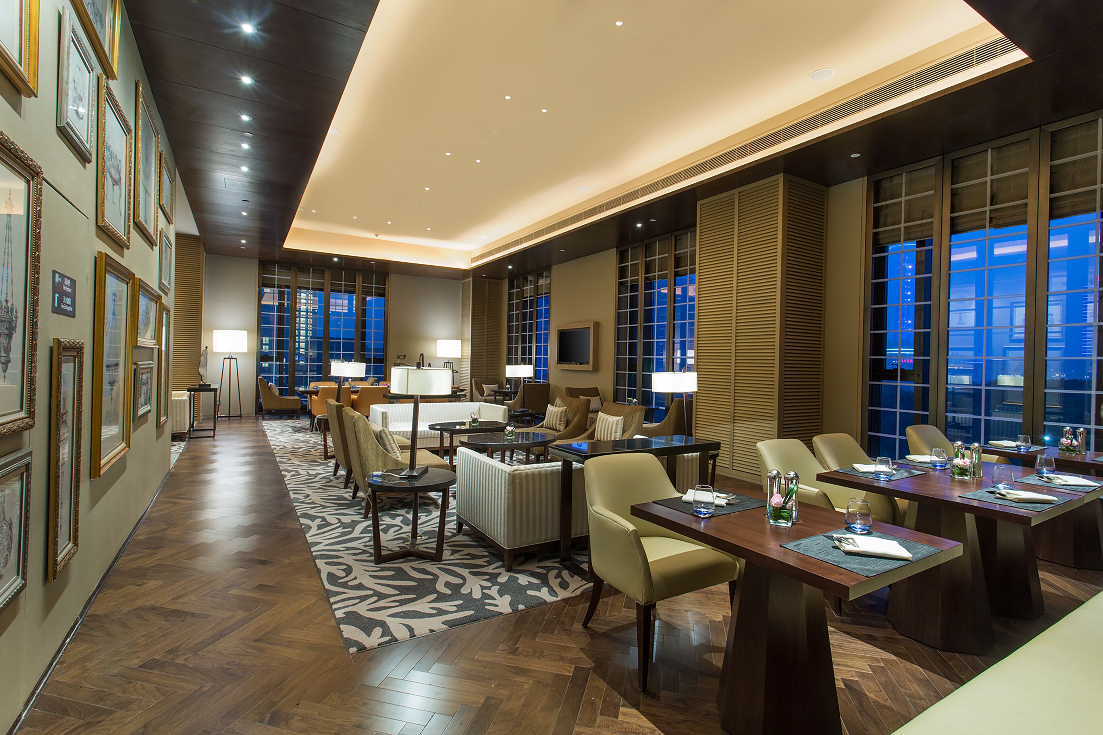 daily buffet breakfast (cny 118 per person)