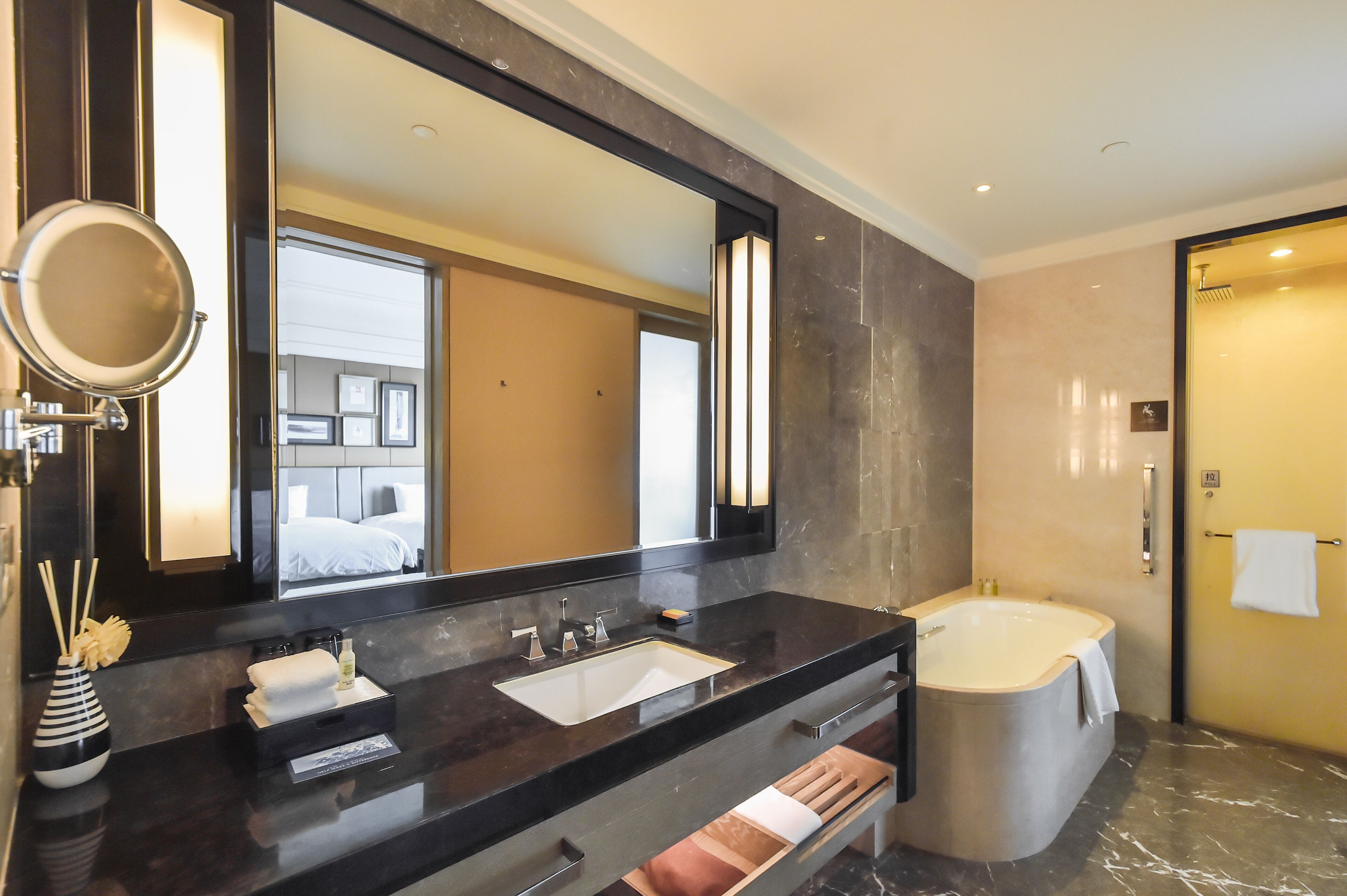 premium bedding, minibar, in-room safe, desk