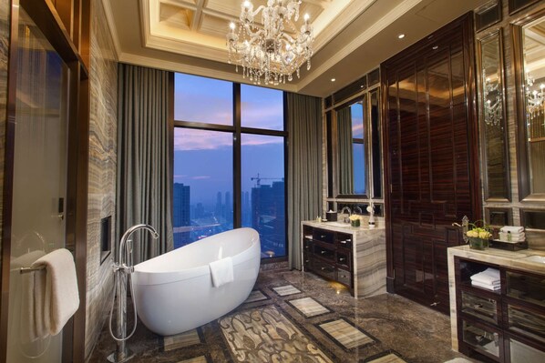 Presidential Suite, 1 King Bed | Bathroom | Separate tub and shower, designer toiletries, hair dryer, bathrobes - Hilton Changzhou (Changzhou)