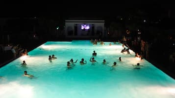 Outdoor pool, pool loungers