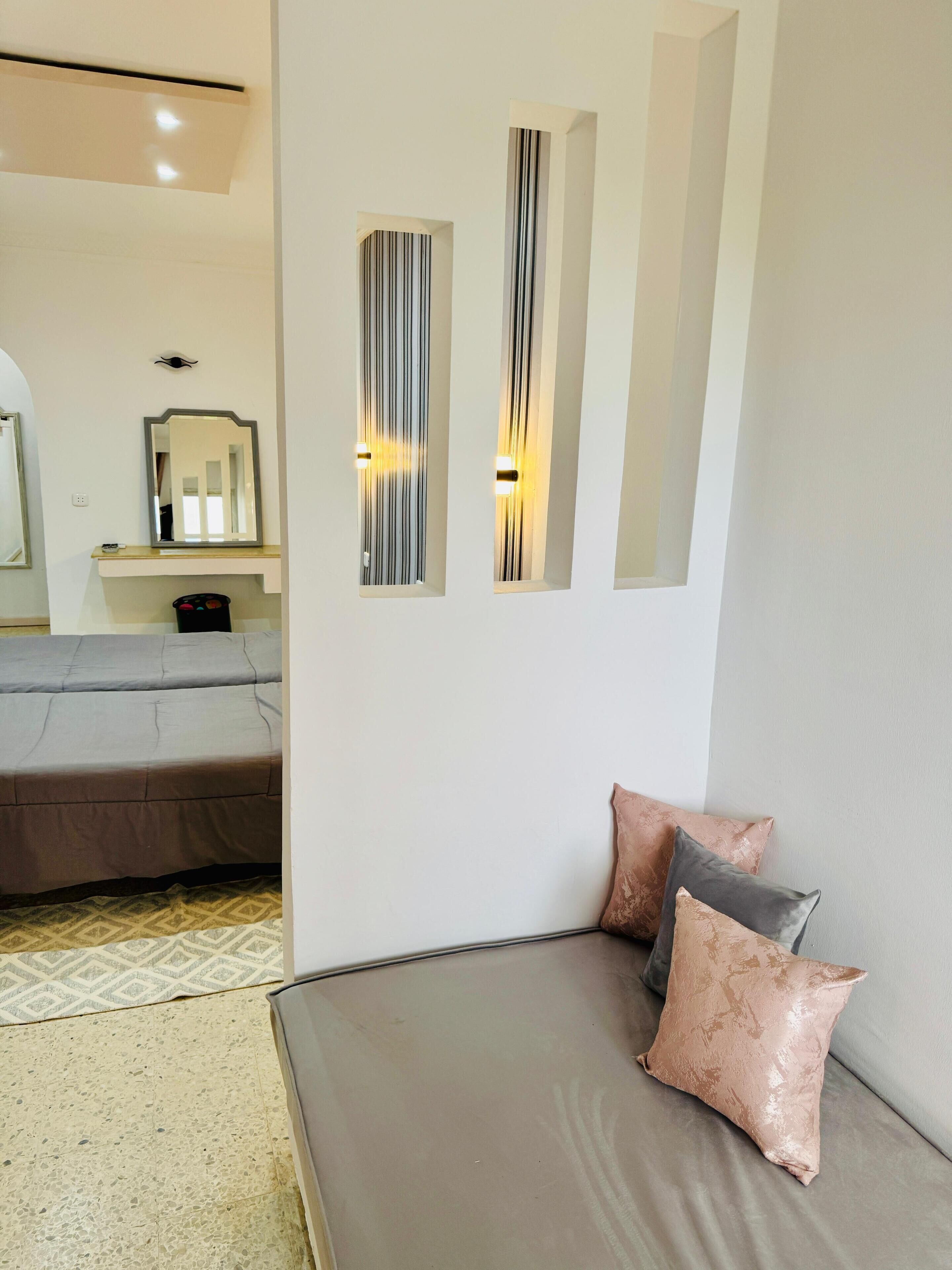 Chambre Double Standard | Coin séjour | Télévision