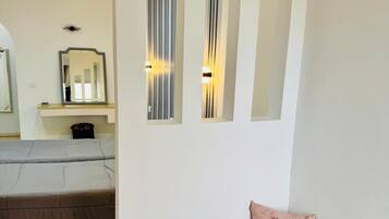 Habitación doble estándar | Área de sala de estar | Televisión