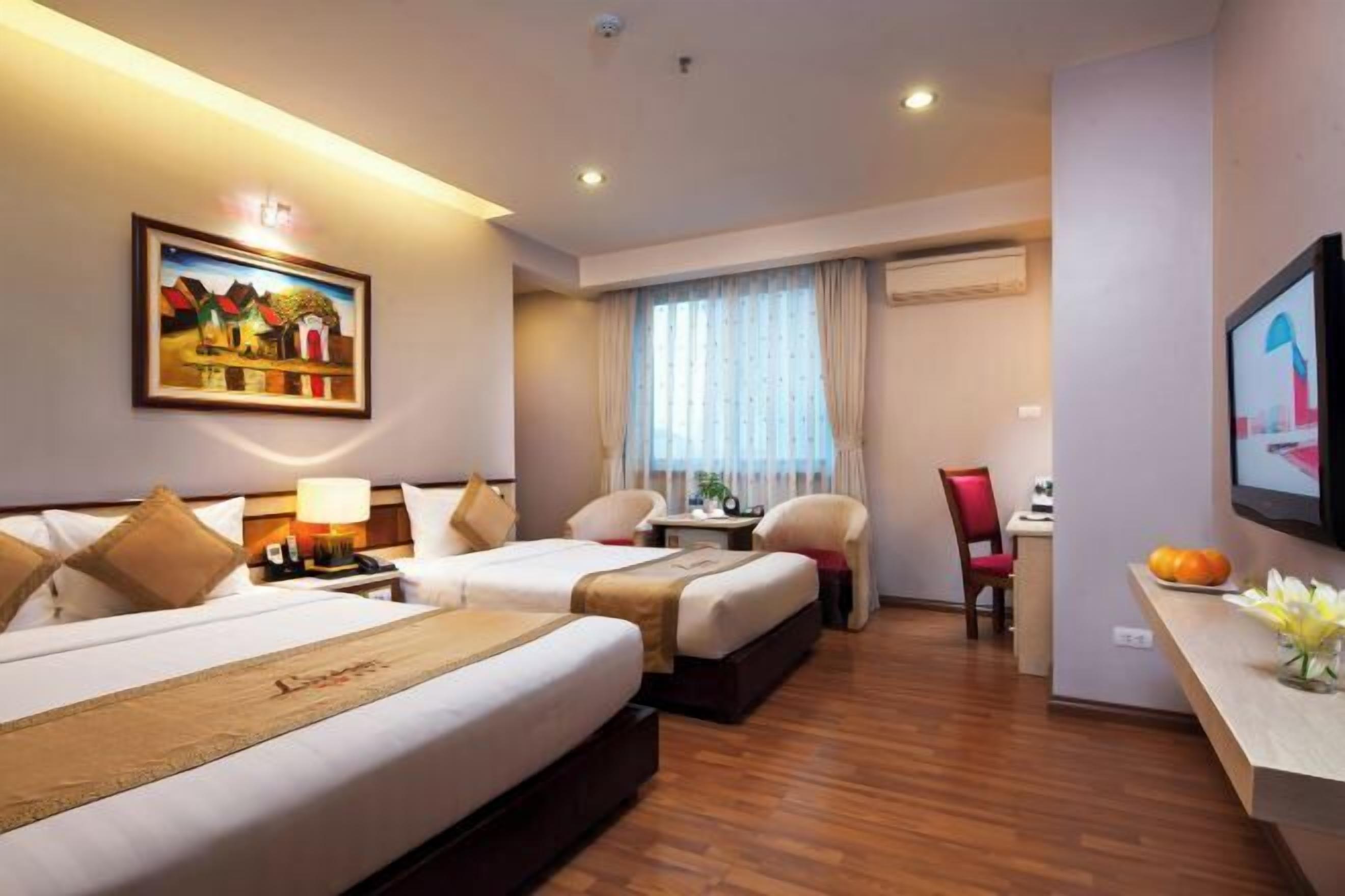 Premium bedding, down comforters, minibar, in-room safe