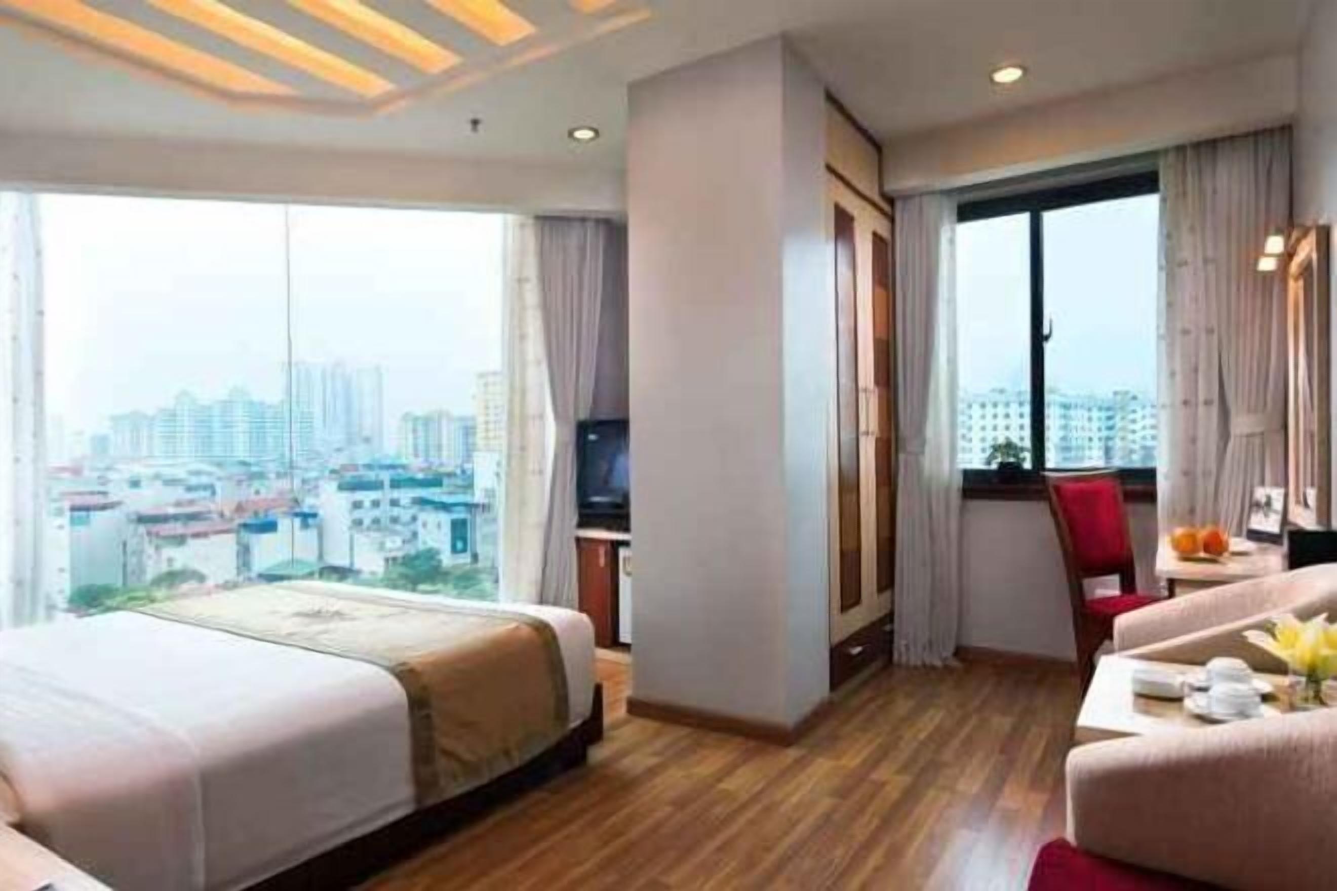 Premium bedding, down comforters, minibar, in-room safe