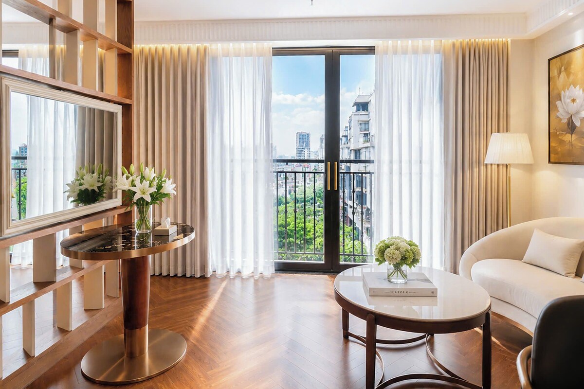 Signature Suite | Premium bedding, down comforters, minibar, in-room safe
