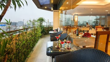 Se sirven desayunos, almuerzos y cenas; cocina internacional