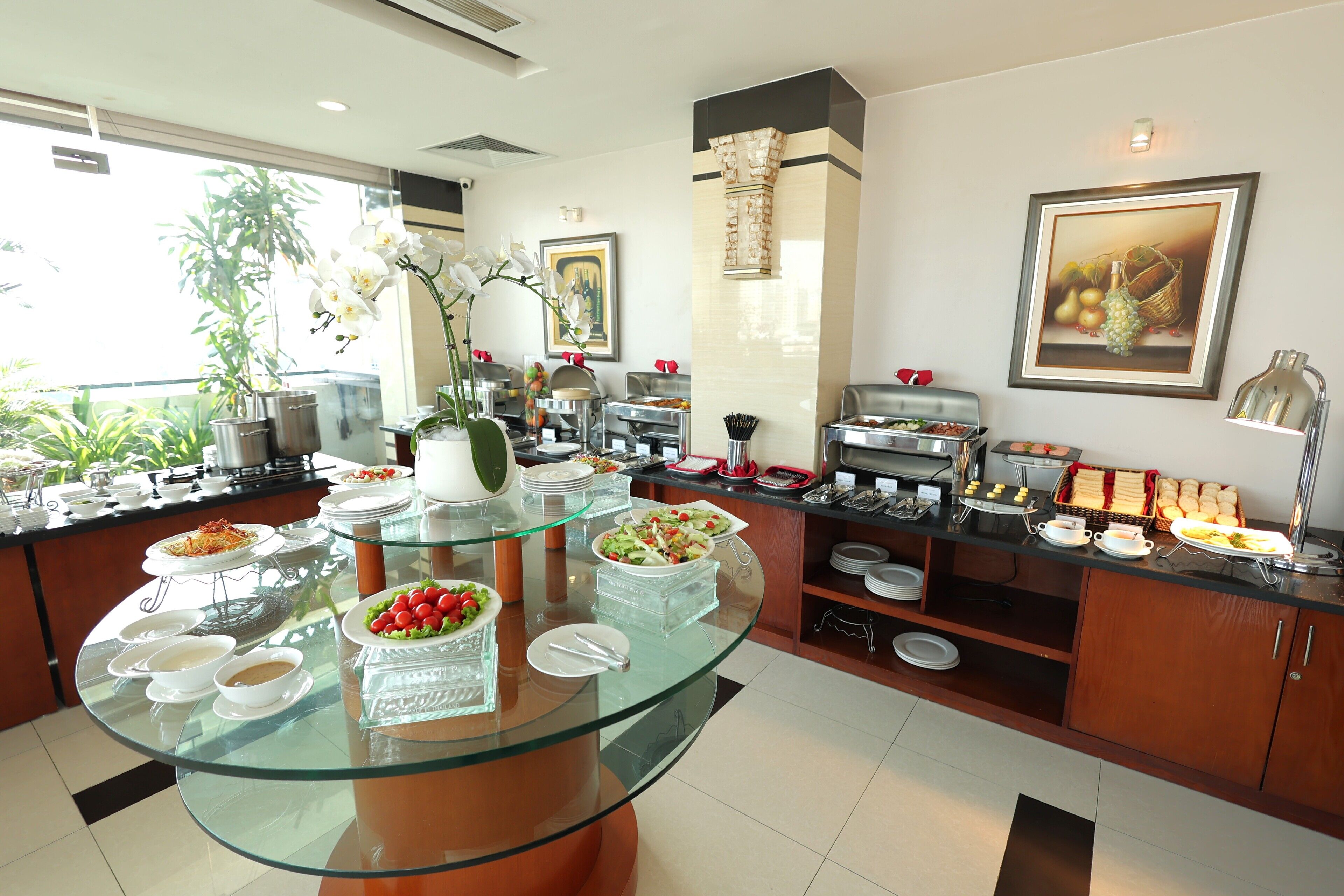 每日供應自助早餐 (每人 USD5)