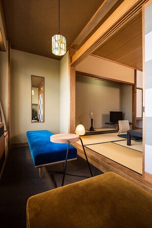 客房内保险箱、办公桌