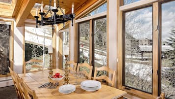 Condo, 3 Bedrooms | Dining
