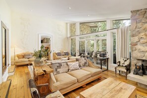 Lejlighed - 4 soveværelser | Opholdsområde | Tv