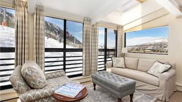 Apartment, 3 Bedrooms | Living room | TV