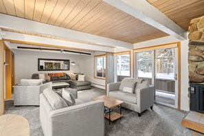 Condo, 2 phòng ngủ | Nội thất