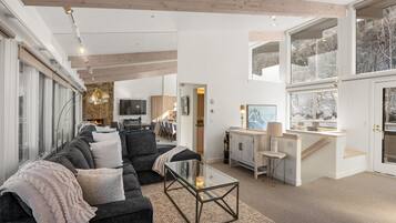 Condo, 3 Bedrooms | Interior