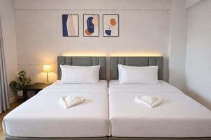 Quarto duplo standard | Escrivaninha, camas extras/dobráveis (sobretaxa), Wi-Fi de cortesia