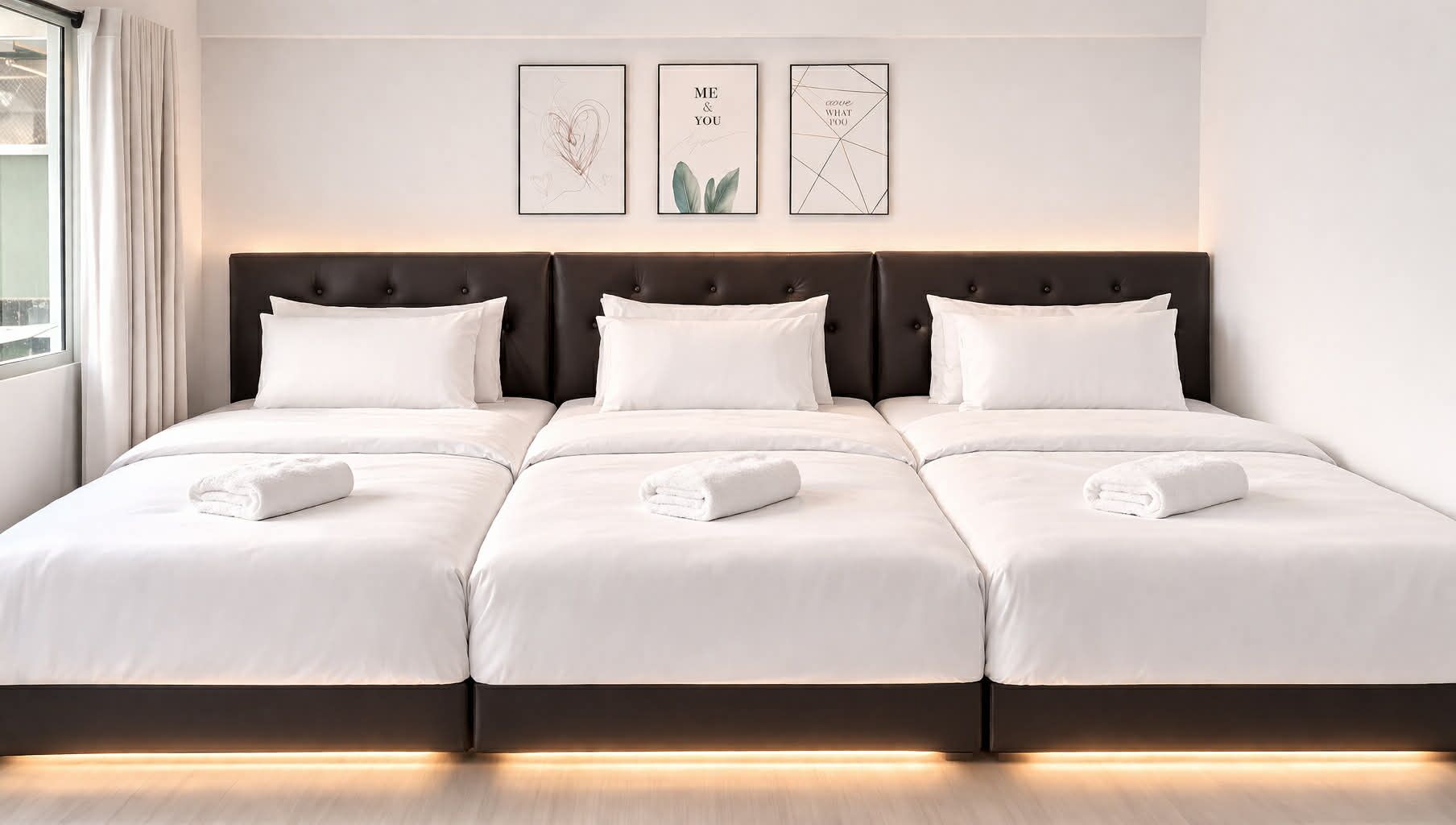 Phòng 3 | Bàn, giường gấp/giường phụ (phụ phí) 