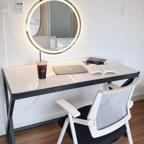 Bàn, giường gấp/giường phụ (phụ phí) 