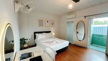 Desk, rollaway beds, free WiFi