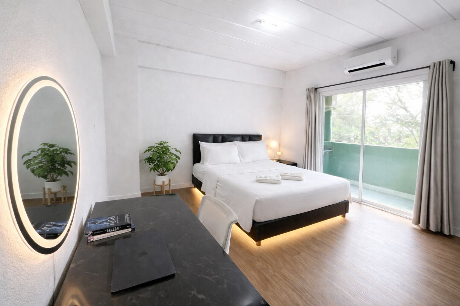 Schreibtisch, Zustellbetten, kostenloses WLAN