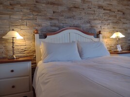 Classic Room, 1 Queen Bed (#2) | Premium bedding, down comforters, bed sheets