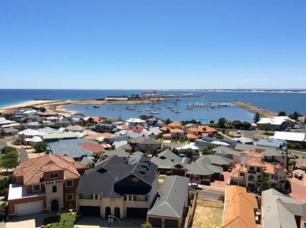 Dolphin Retreat Bunbury Backpackers by null