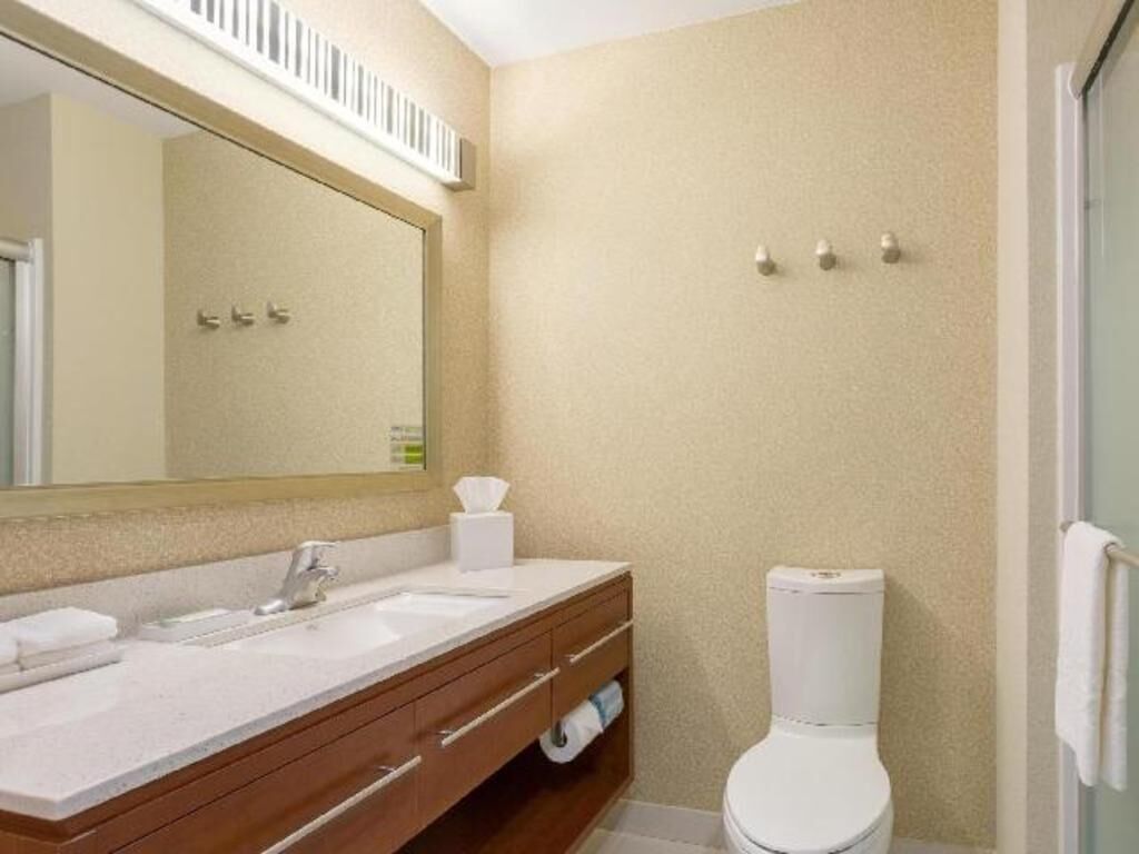 Articles de toilette gratuits, sèche-cheveux, serviettes fournies, savon