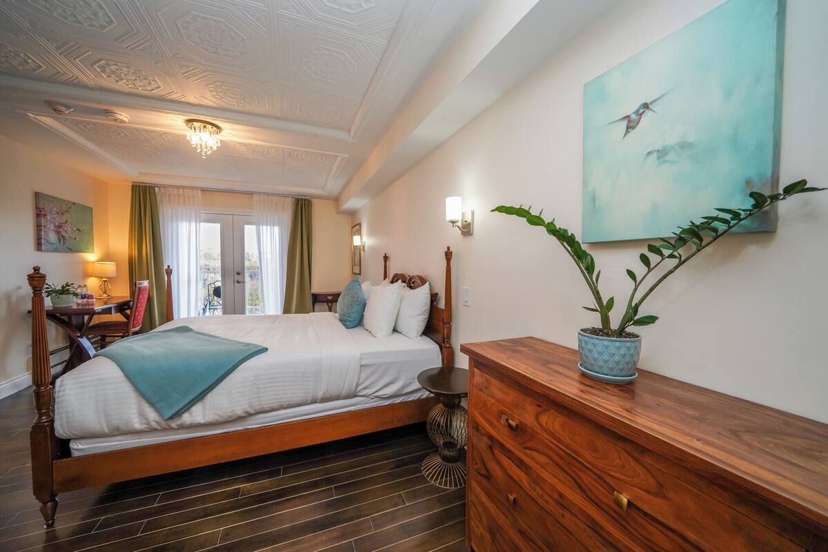 Kamar Deluks, balkon, pemandangan sungai | 5 kamar tidur, seprai premium, selimut bulu angsa, dan busa memori