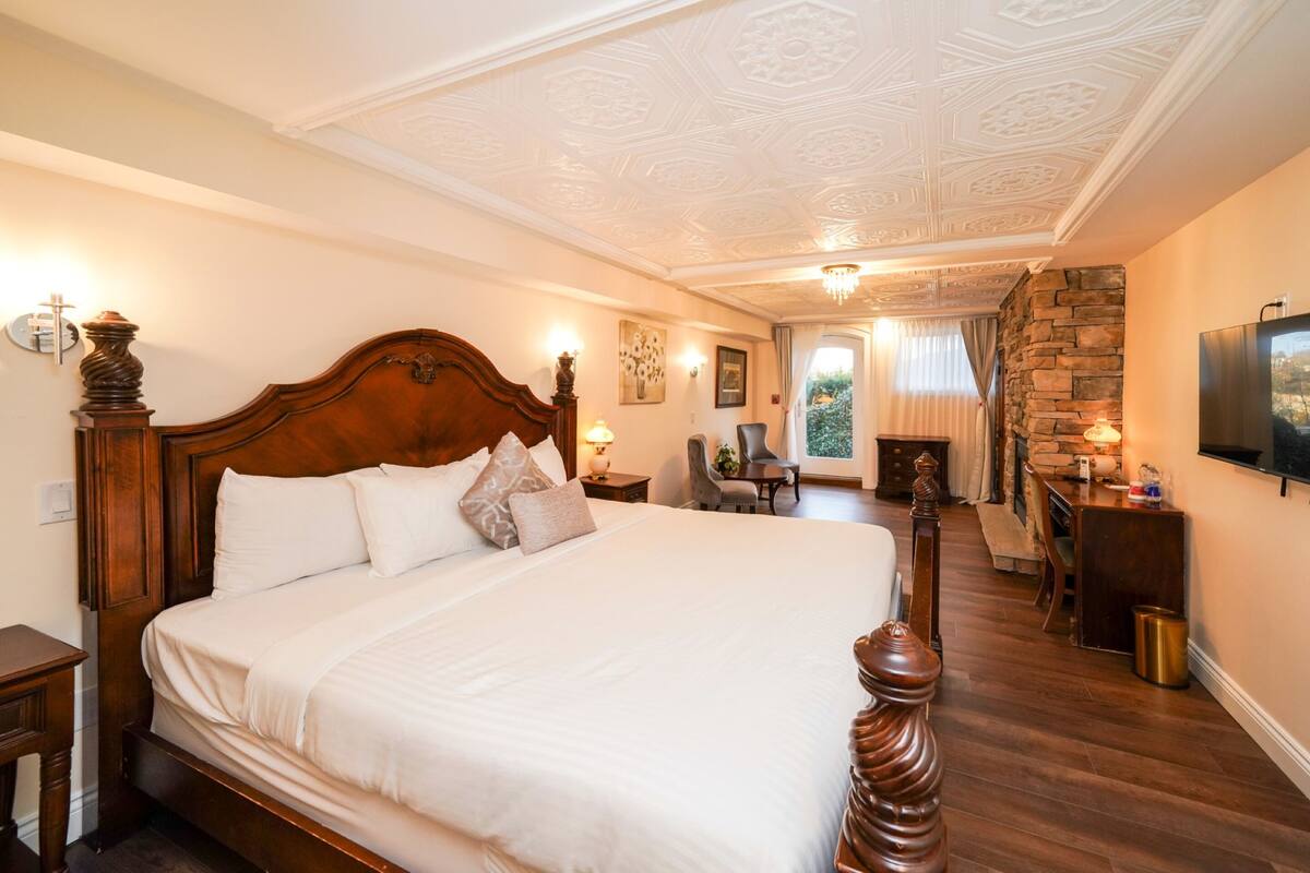 King Deluxe | 5 kamar tidur, seprai premium, selimut bulu angsa, dan busa memori