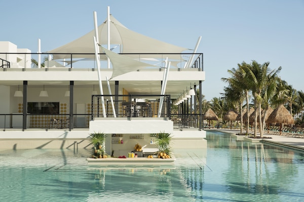 16 bars/lounges, 2 swim-up bars, 2 poolside bars, beach bar