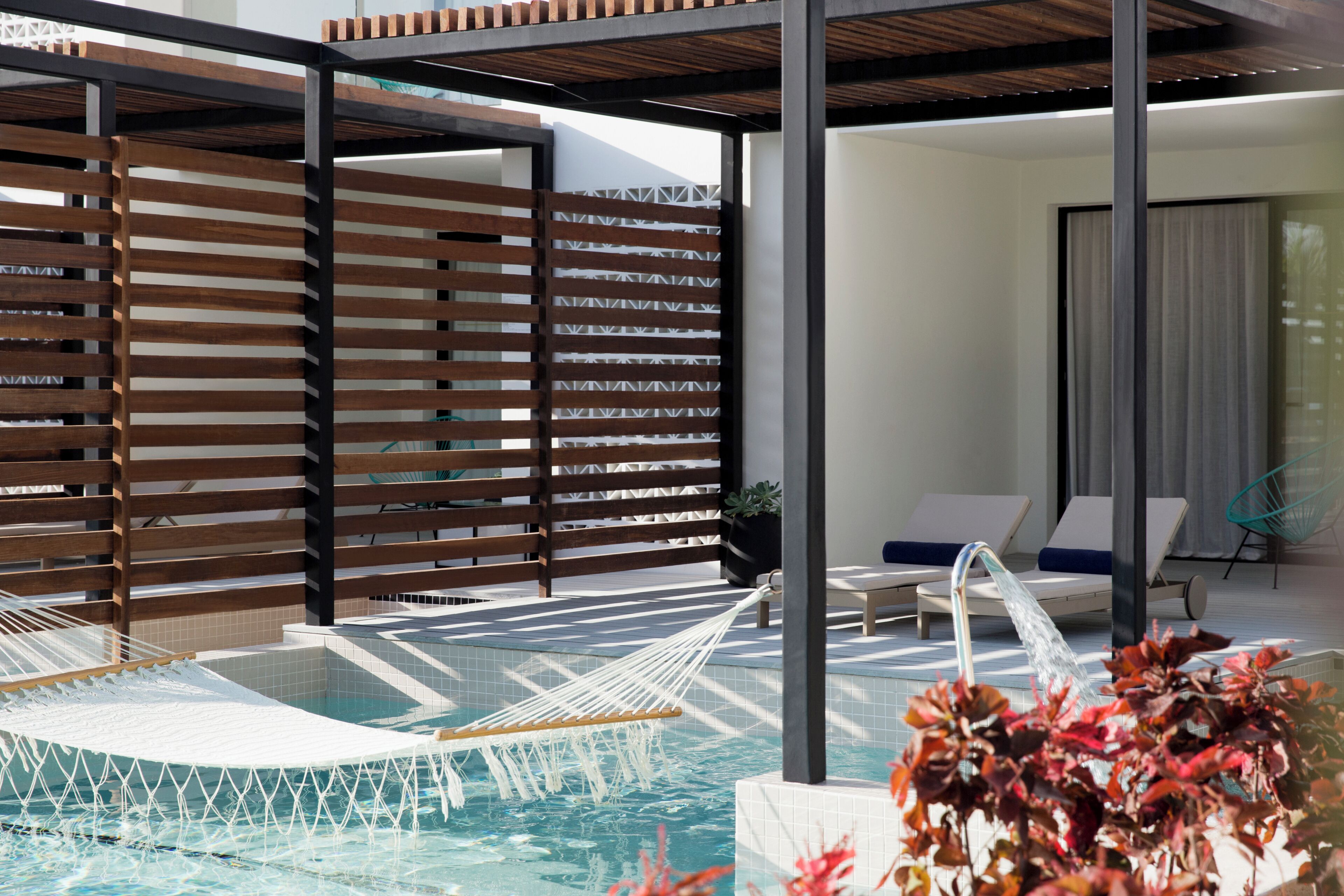 Junior Swim-Up Suite | 高級寢具、特厚豪華床墊、迷你吧贈品、房內夾萬