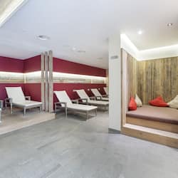 Sauna, steam room, Turkish bath/hammam, body treatments, sports massages