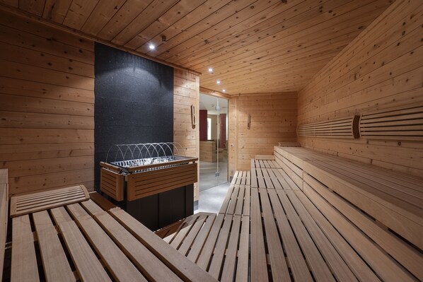 Sauna, steam room, Turkish bath/hammam, body treatments, sports massages