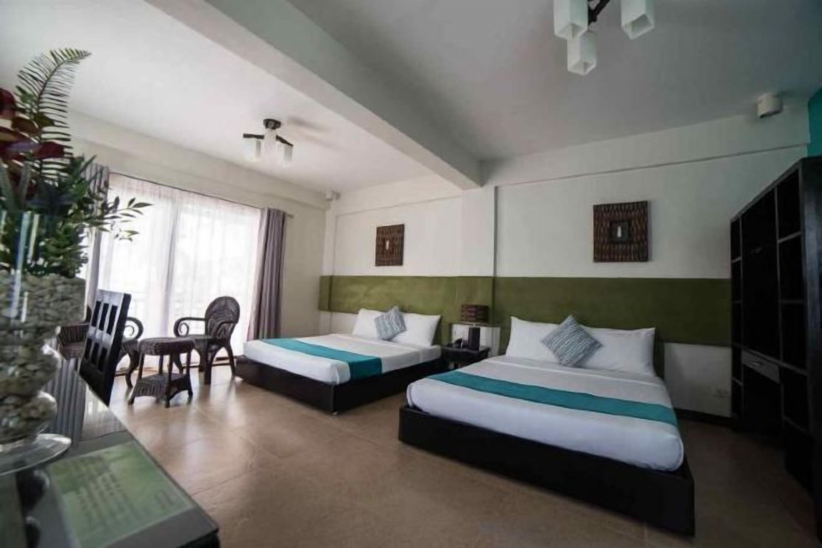 Zimmersafe, Schreibtisch, Zustellbetten, kostenloses WLAN