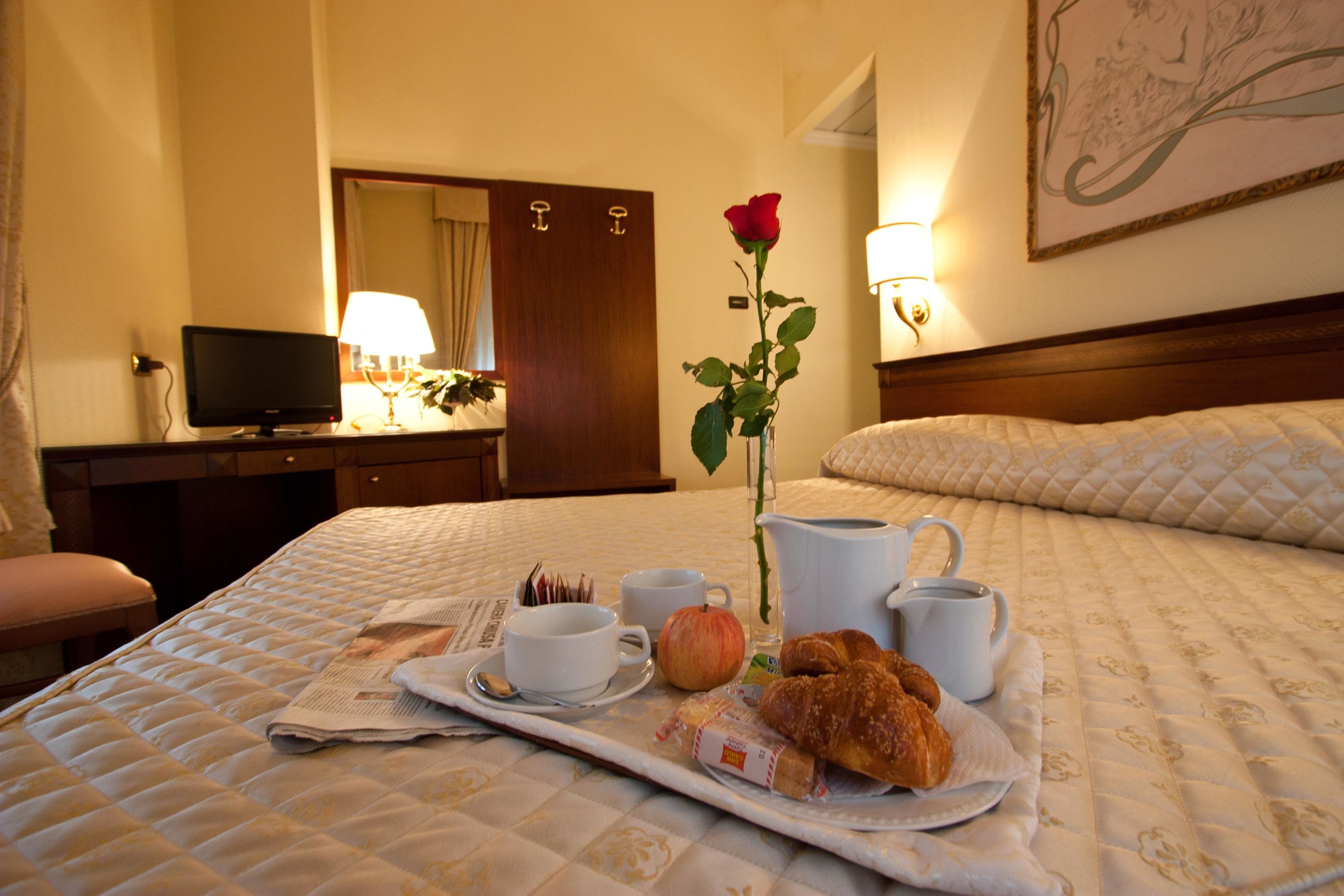 double room | hypo-allergenic bedding, down duvets, minibar, in-room safe