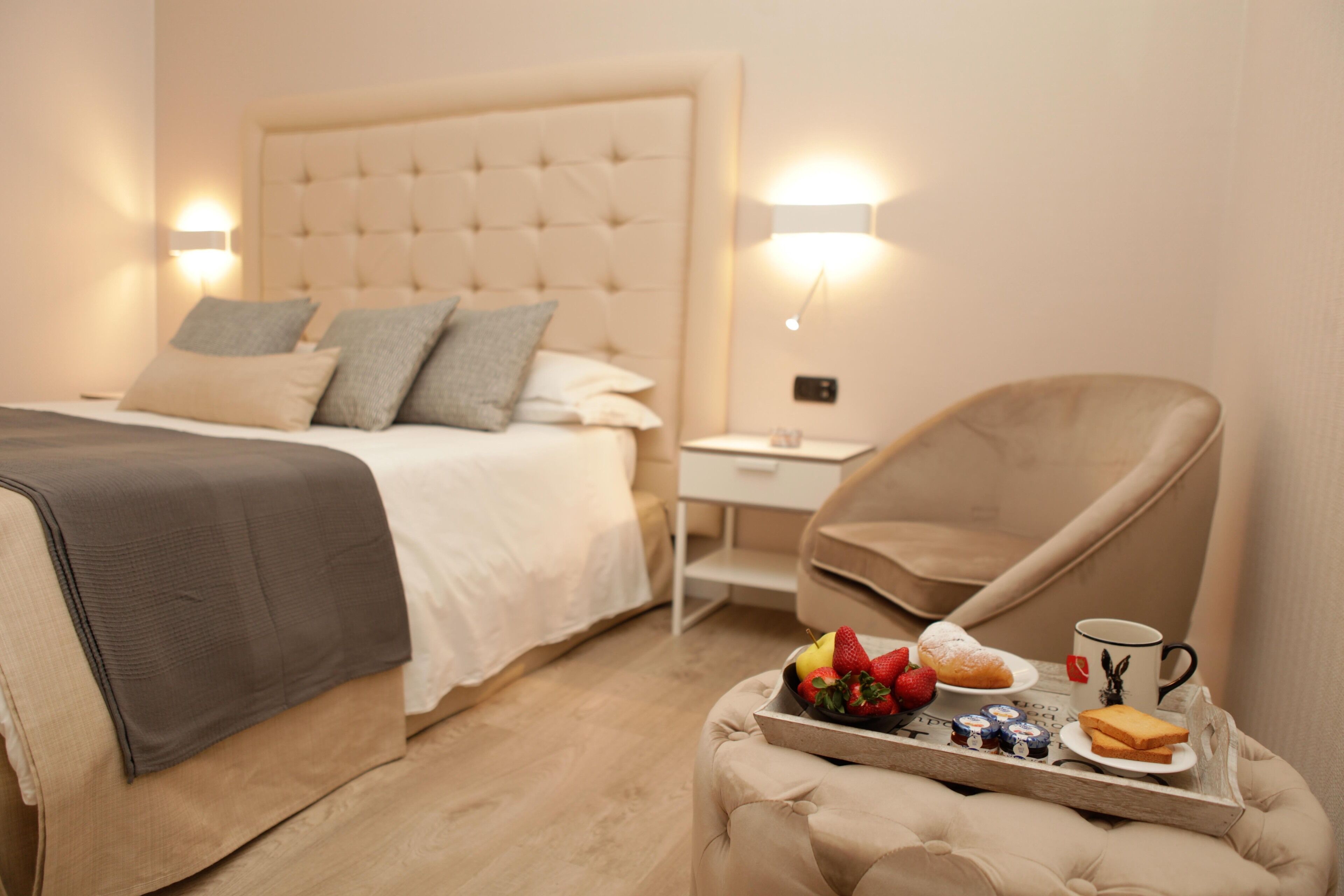 double room | hypo-allergenic bedding, down duvets, minibar, in-room safe