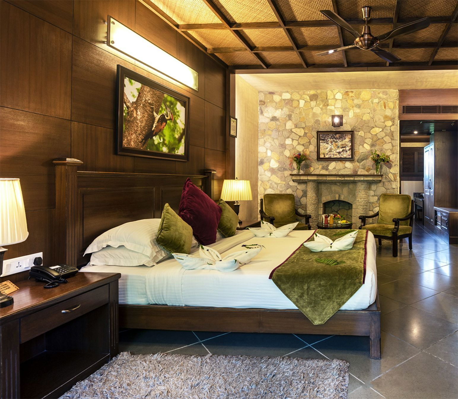 Hochwertige Bettwaren, Minibar, Zimmersafe, individuell dekoriert