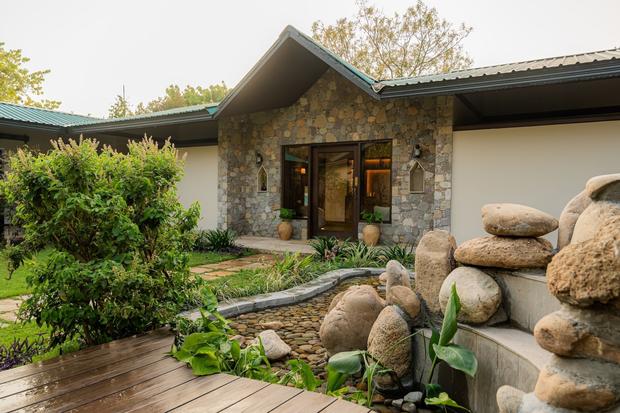 Couples treatment room(s), sauna, hot tub, steam room, body treatments