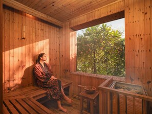 Couples treatment rooms, sauna, hot tub, steam room, body treatments - Aahana Resort & Spa (Ramnagar)