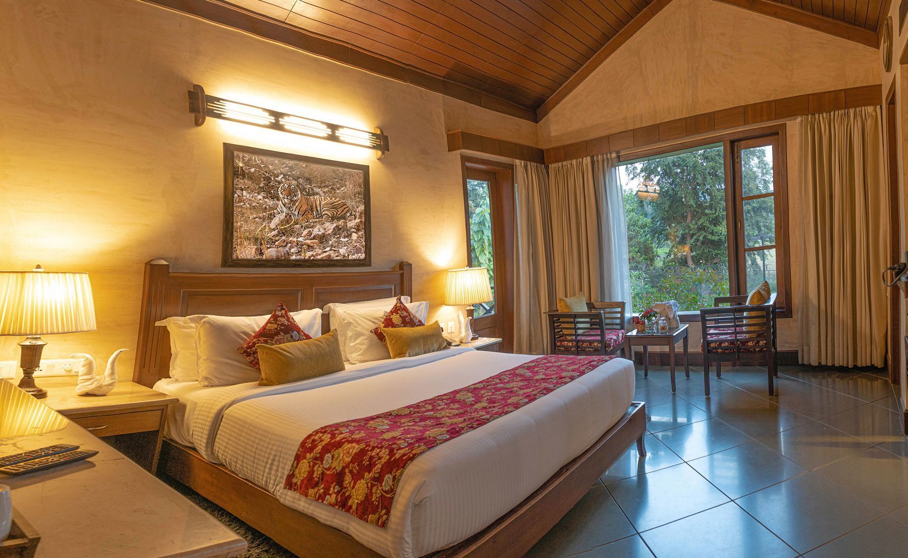 Hochwertige Bettwaren, Minibar, Zimmersafe, individuell dekoriert