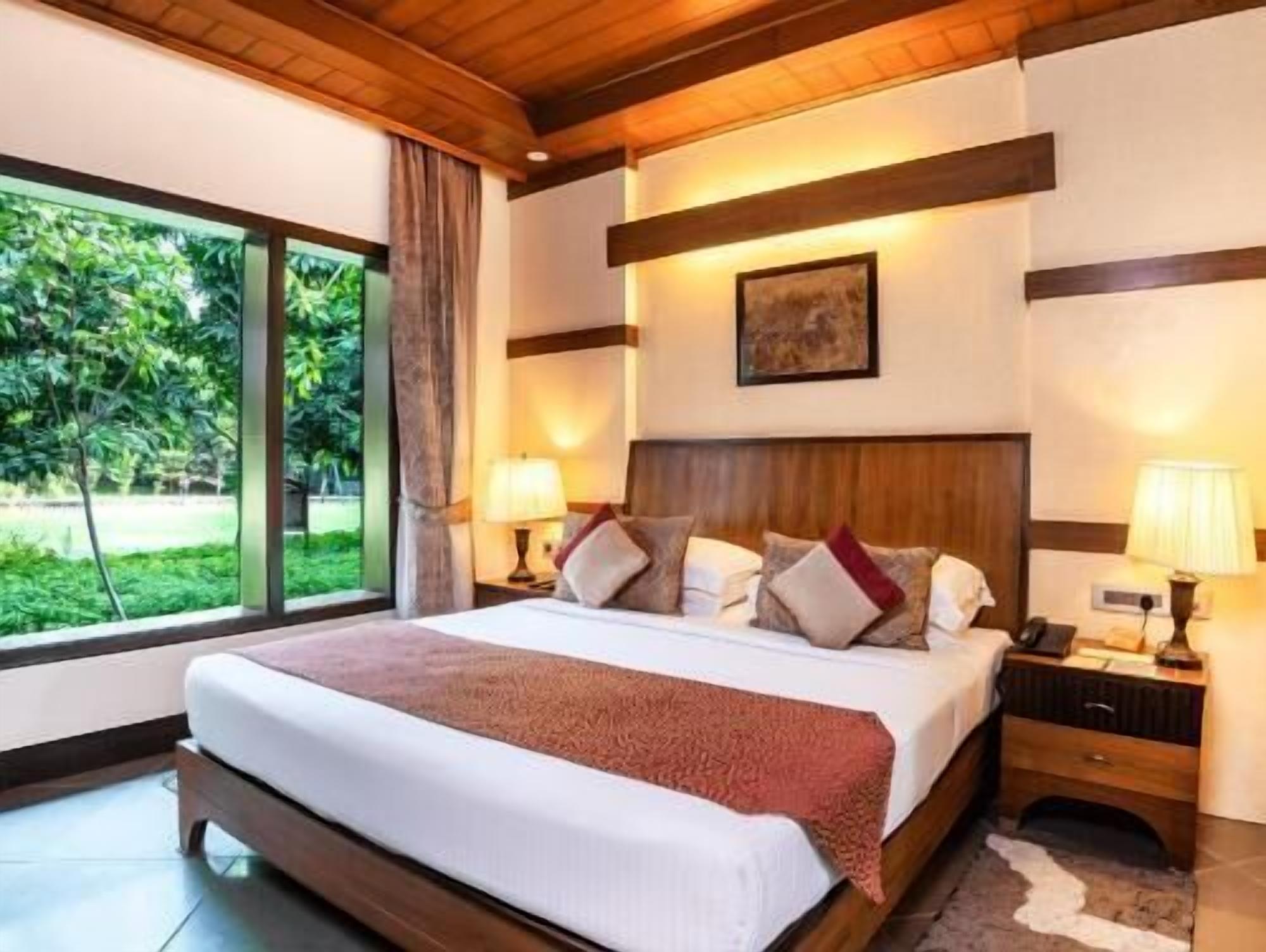 Hochwertige Bettwaren, Minibar, Zimmersafe, individuell dekoriert