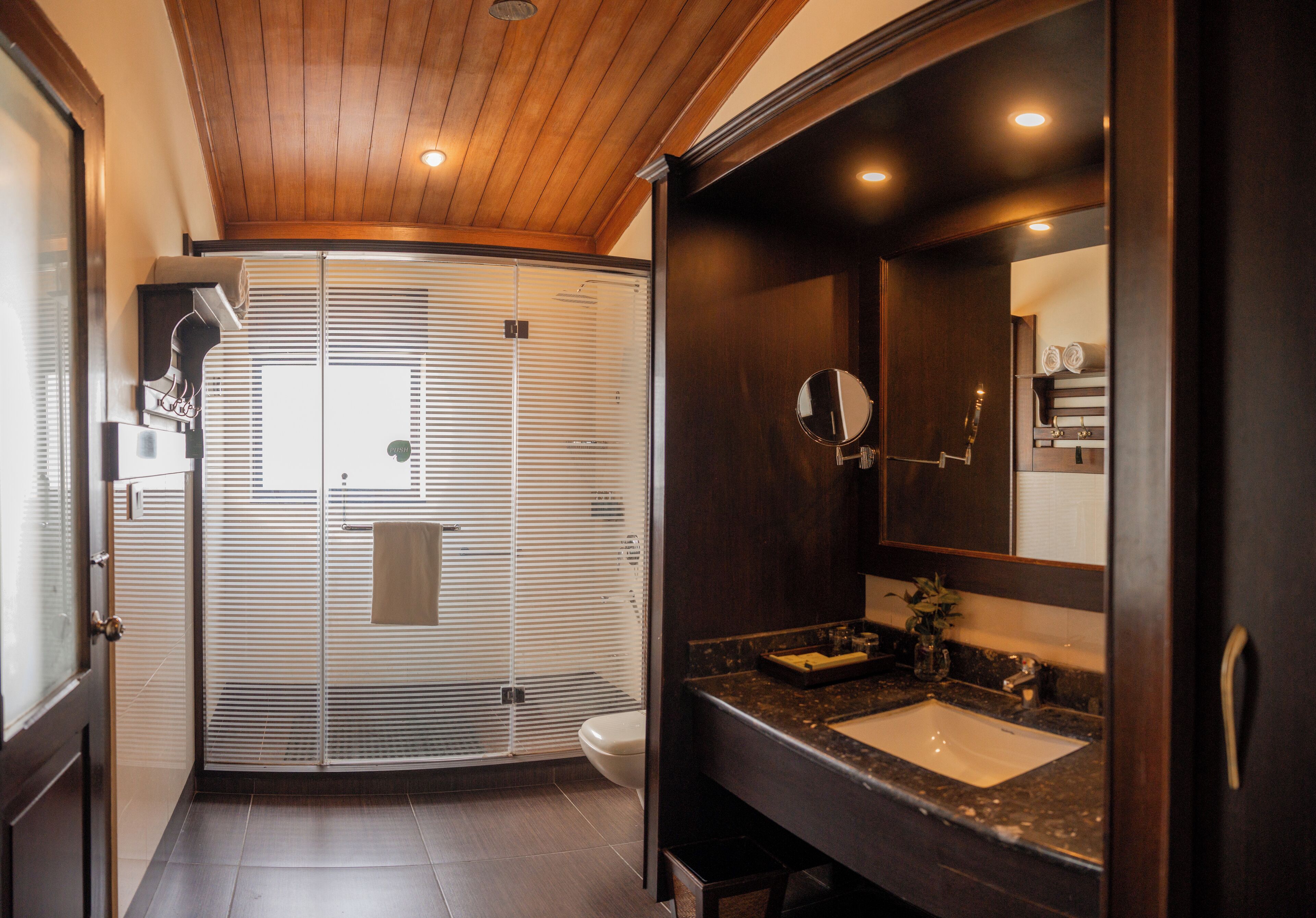 jungle lore | bathroom | free toiletries, hair dryer, bathrobes, slippers