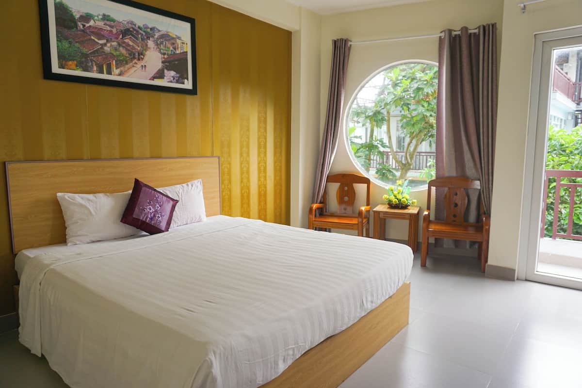 Deluxe Double Room, Balcony | Premium bedding, minibar, in-room safe, desk