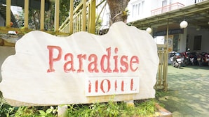 A sign for Paradise Hotel with a simple, clear design. - Hoi An Paradise Hotel (Da Nang)