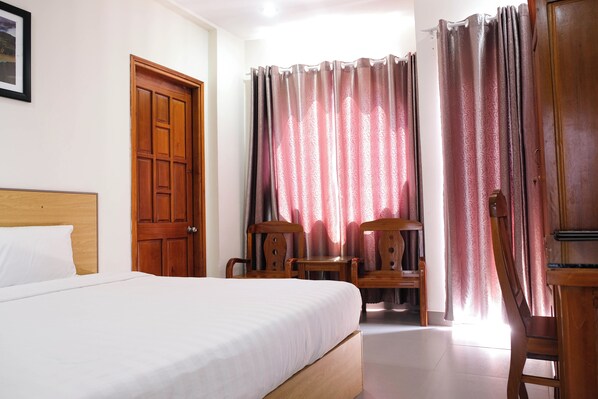 高級寢具、迷你吧、客房內保險箱、書桌