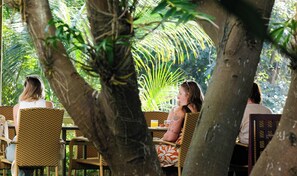 Breakfast, lunch, dinner served; Vietnamese cuisine, pool views - Hoi An Paradise Hotel (Da Nang)