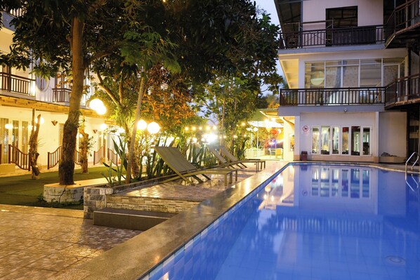 Front of property - evening/night - Hoi An Paradise Hotel (Da Nang)