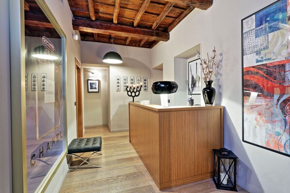 Interior entrance - Down Town - Domus Collection (Rome)