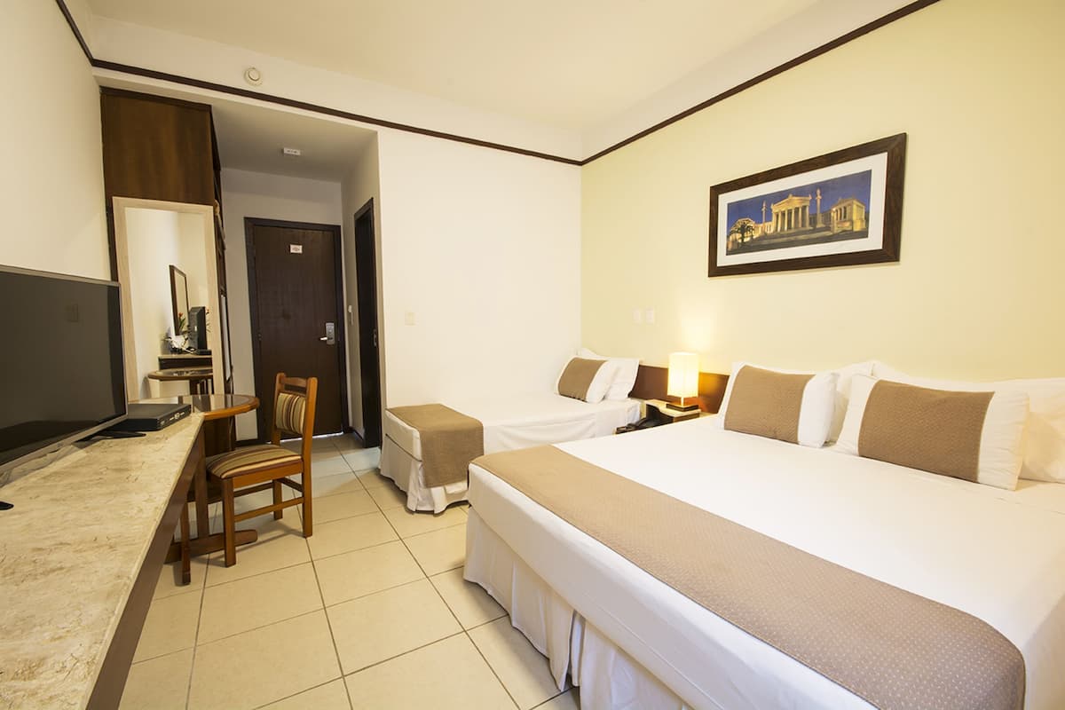 Frigobar, cofres nos quartos, cortinas blackout