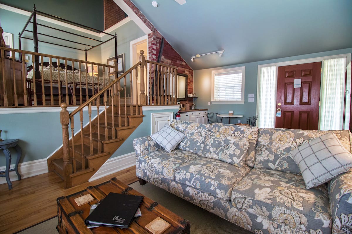 Deluxe Cottage, 1 Bedroom | 1 bedroom, in-room safe, individually decorated, individually furnished