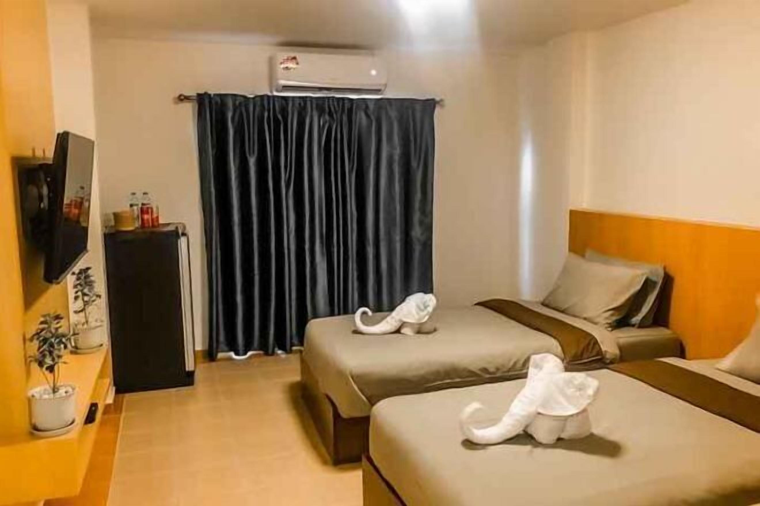 Free WiFi, bed sheets