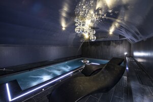 Una piscina techada